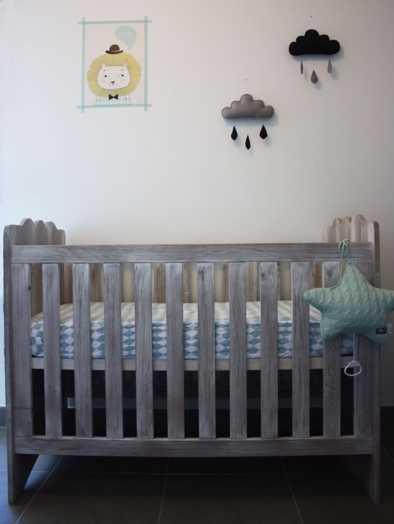 chambre lit lion nuages