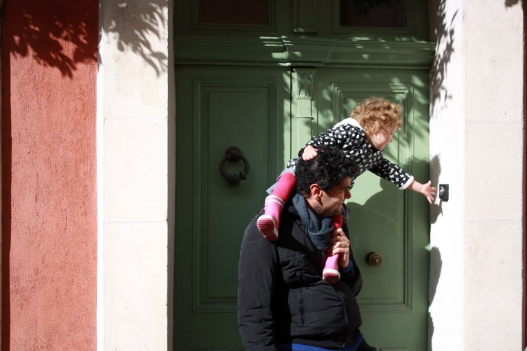 sonnette violette porte