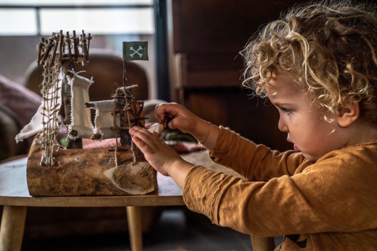 Diy-Bateau-pirates-enfants-bois-recyclé (25 sur 25)